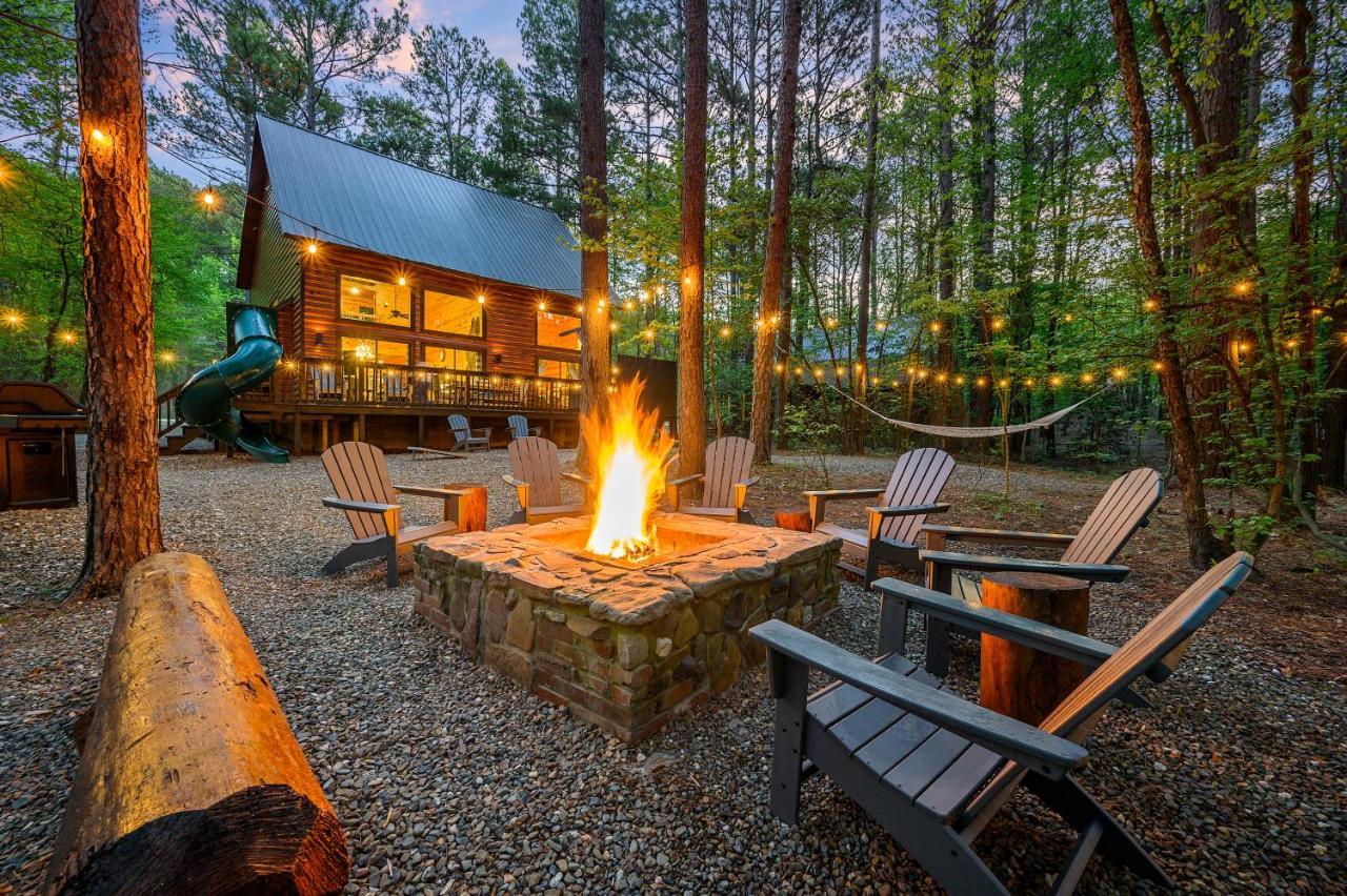 Hickory Bear - Cabin Surrounded By Pines, Sleeps 10, Hot Tub, Fire Pit, Arcade, Foosball Table & Deck Slide Broken Bow Zewnętrze zdjęcie