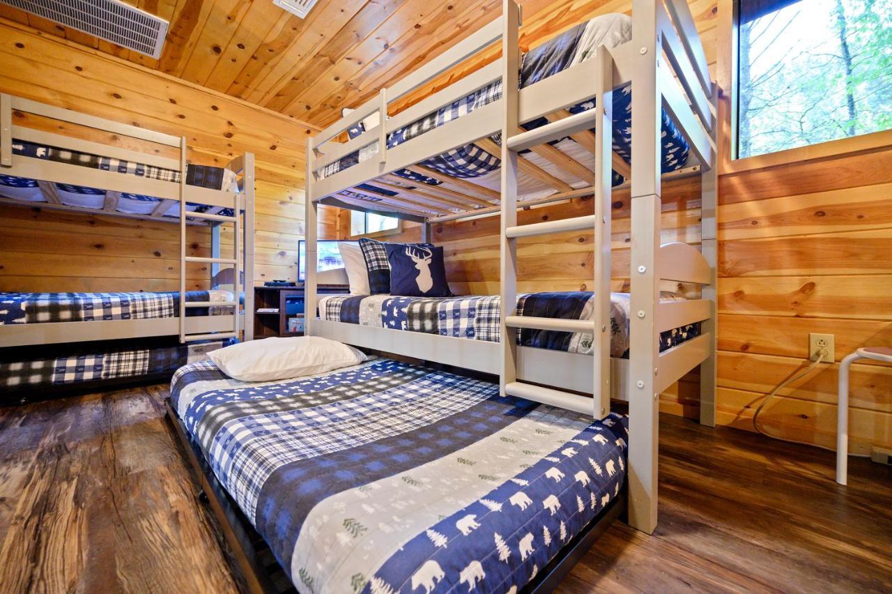 Hickory Bear - Cabin Surrounded By Pines, Sleeps 10, Hot Tub, Fire Pit, Arcade, Foosball Table & Deck Slide Broken Bow Zewnętrze zdjęcie