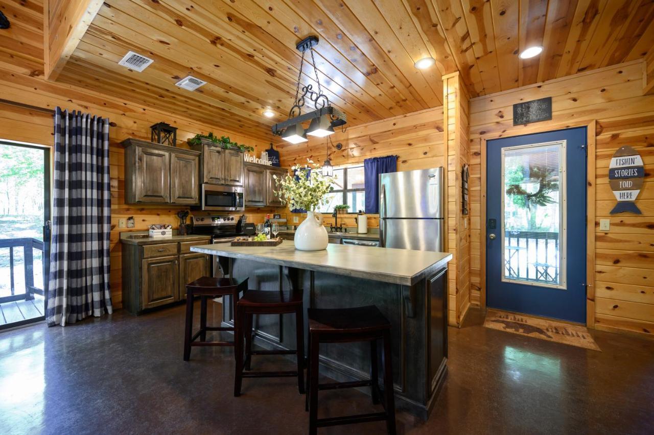 Hickory Bear - Cabin Surrounded By Pines, Sleeps 10, Hot Tub, Fire Pit, Arcade, Foosball Table & Deck Slide Broken Bow Zewnętrze zdjęcie