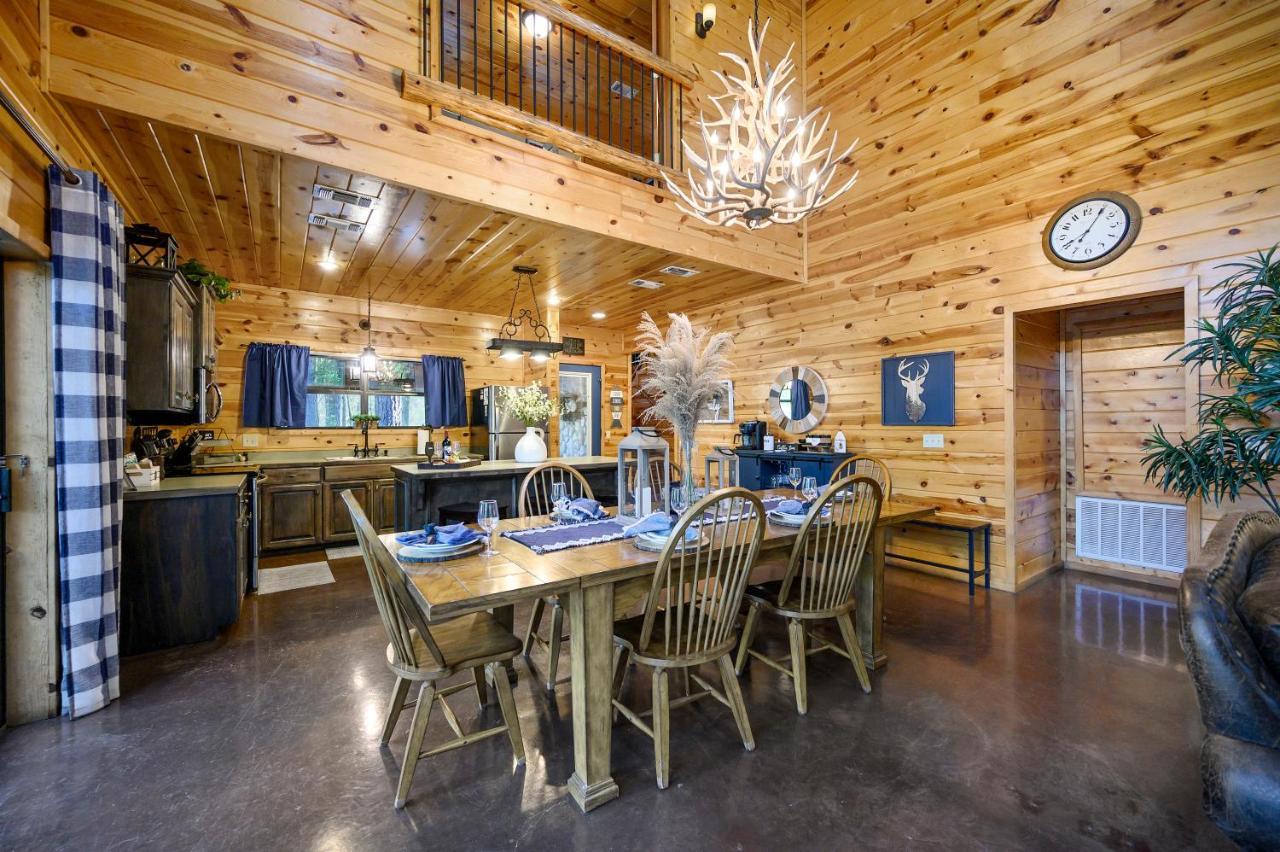 Hickory Bear - Cabin Surrounded By Pines, Sleeps 10, Hot Tub, Fire Pit, Arcade, Foosball Table & Deck Slide Broken Bow Zewnętrze zdjęcie
