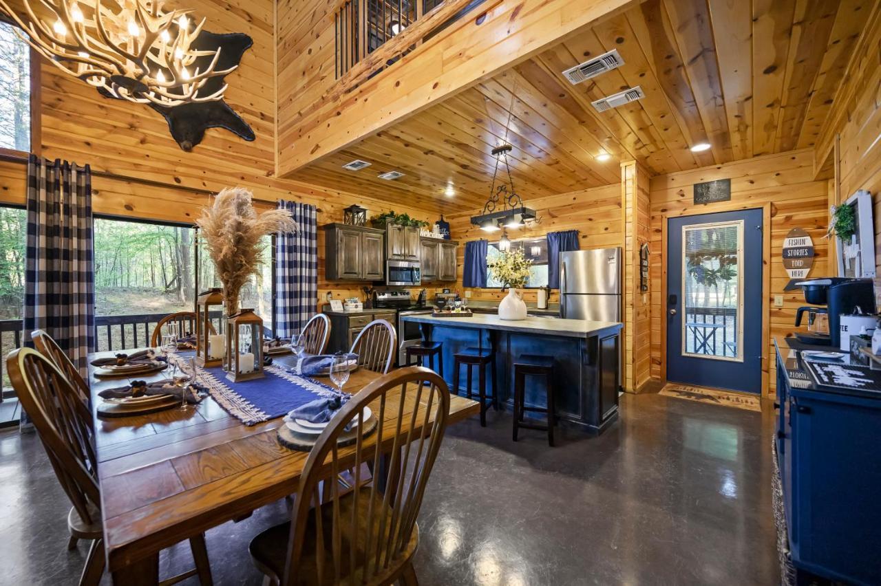 Hickory Bear - Cabin Surrounded By Pines, Sleeps 10, Hot Tub, Fire Pit, Arcade, Foosball Table & Deck Slide Broken Bow Zewnętrze zdjęcie