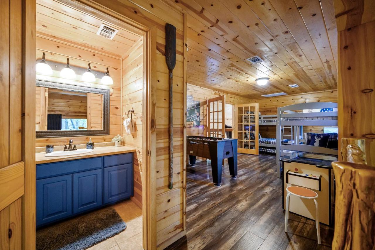 Hickory Bear - Cabin Surrounded By Pines, Sleeps 10, Hot Tub, Fire Pit, Arcade, Foosball Table & Deck Slide Broken Bow Zewnętrze zdjęcie