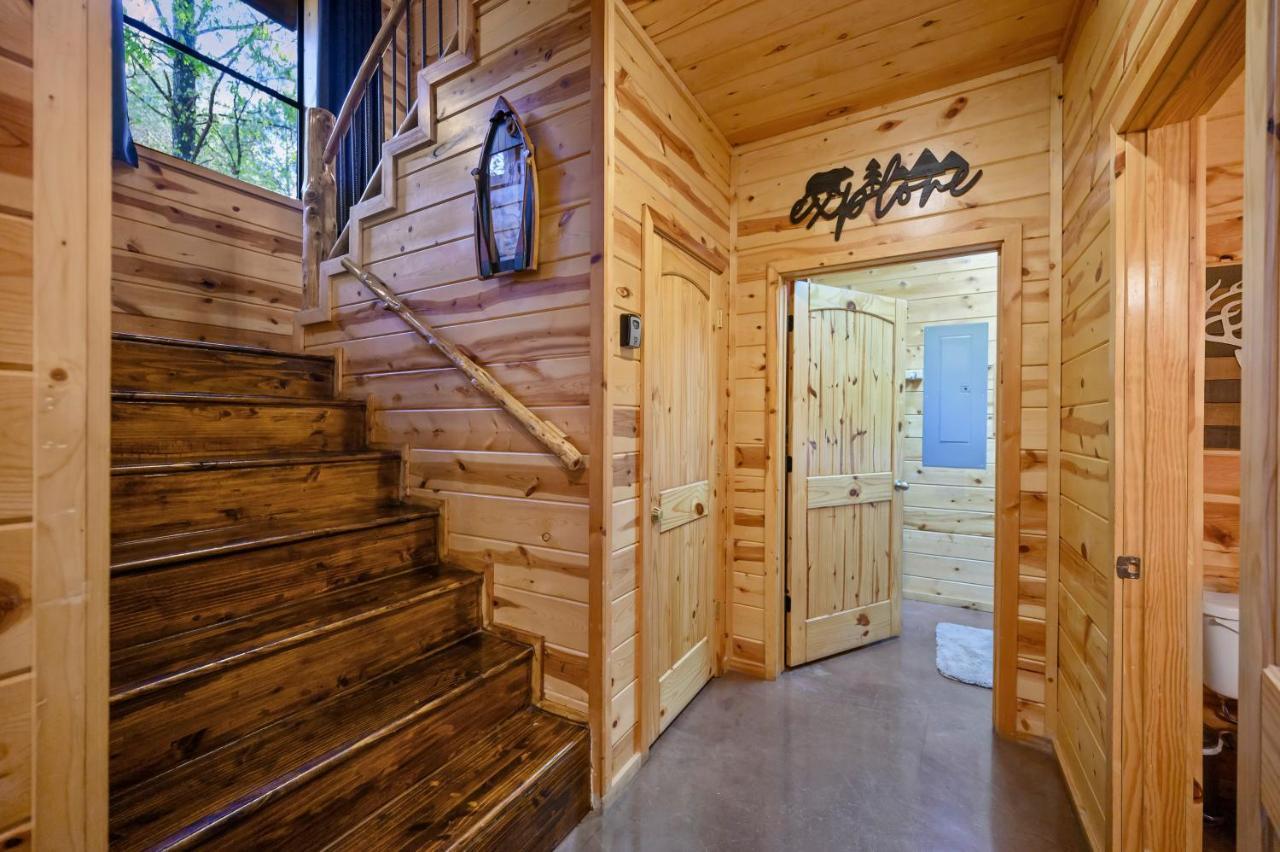 Hickory Bear - Cabin Surrounded By Pines, Sleeps 10, Hot Tub, Fire Pit, Arcade, Foosball Table & Deck Slide Broken Bow Zewnętrze zdjęcie