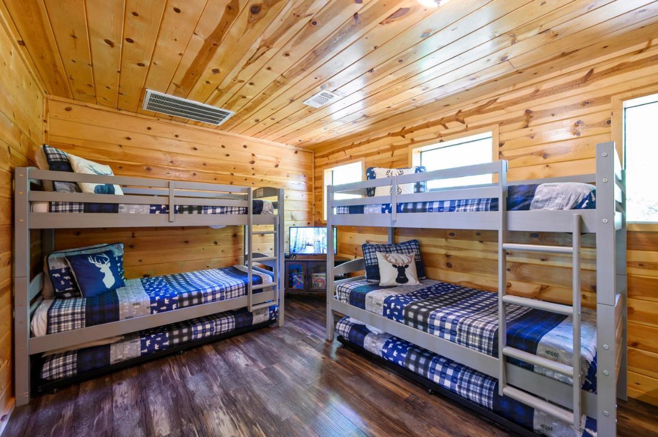 Hickory Bear - Cabin Surrounded By Pines, Sleeps 10, Hot Tub, Fire Pit, Arcade, Foosball Table & Deck Slide Broken Bow Zewnętrze zdjęcie