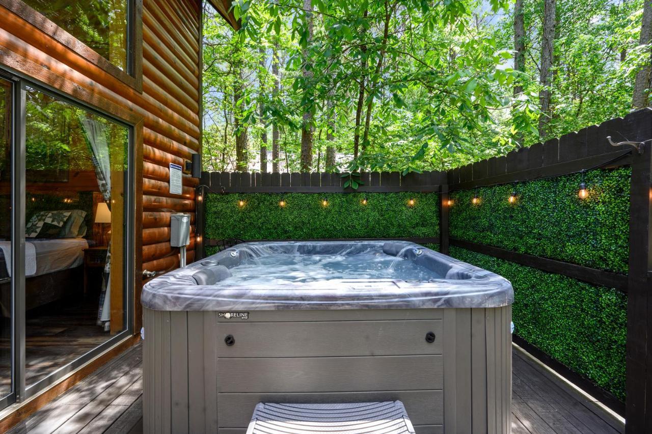 Hickory Bear - Cabin Surrounded By Pines, Sleeps 10, Hot Tub, Fire Pit, Arcade, Foosball Table & Deck Slide Broken Bow Zewnętrze zdjęcie