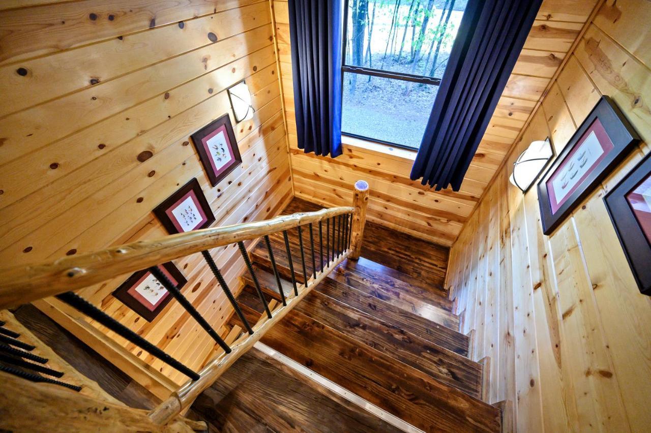 Hickory Bear - Cabin Surrounded By Pines, Sleeps 10, Hot Tub, Fire Pit, Arcade, Foosball Table & Deck Slide Broken Bow Zewnętrze zdjęcie