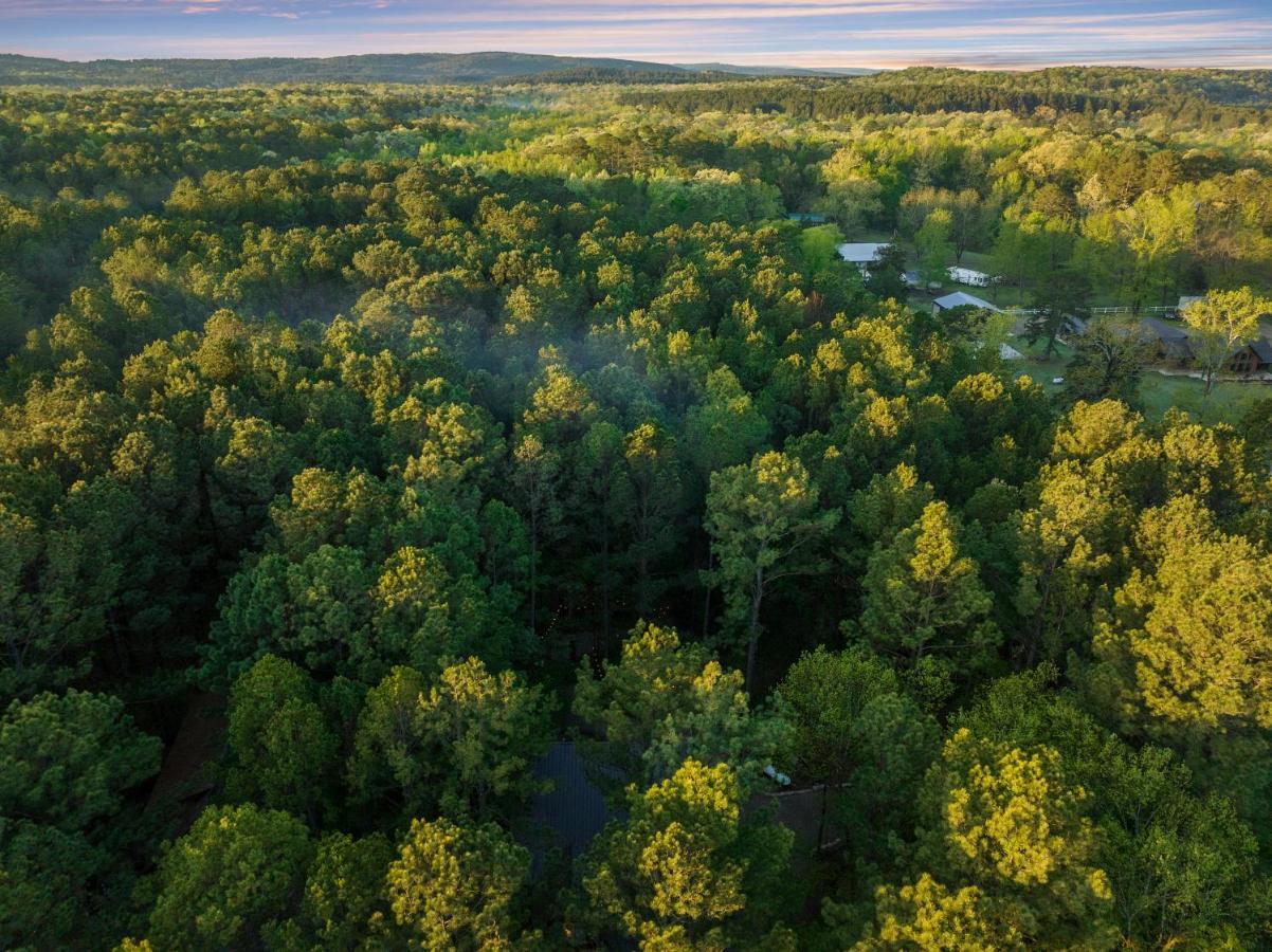 Hickory Bear - Cabin Surrounded By Pines, Sleeps 10, Hot Tub, Fire Pit, Arcade, Foosball Table & Deck Slide Broken Bow Zewnętrze zdjęcie