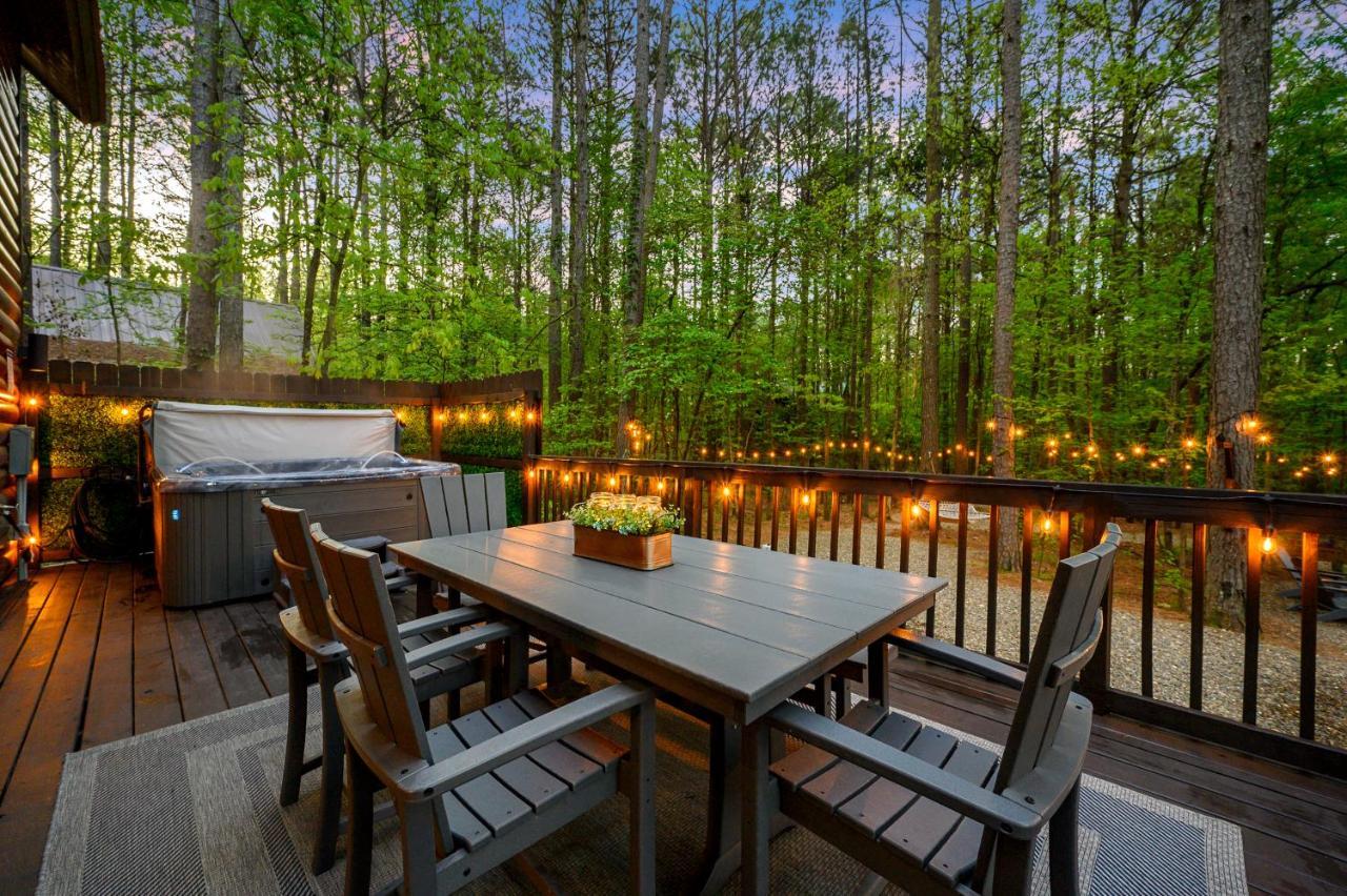 Hickory Bear - Cabin Surrounded By Pines, Sleeps 10, Hot Tub, Fire Pit, Arcade, Foosball Table & Deck Slide Broken Bow Zewnętrze zdjęcie