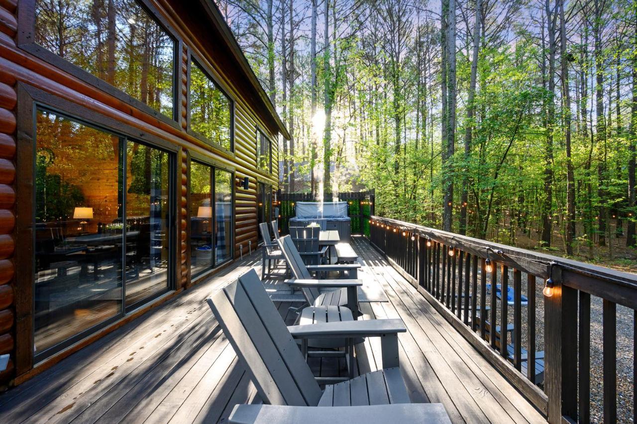 Hickory Bear - Cabin Surrounded By Pines, Sleeps 10, Hot Tub, Fire Pit, Arcade, Foosball Table & Deck Slide Broken Bow Zewnętrze zdjęcie